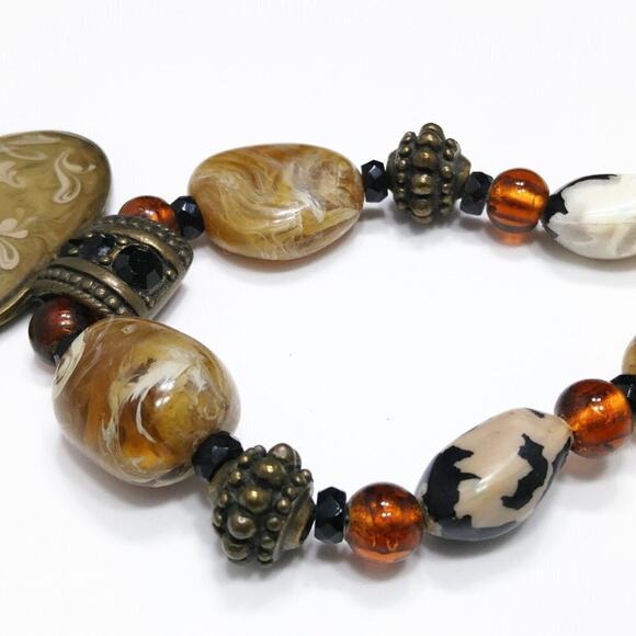 Chico’s Green Enamel Pendant Beaded Necklace Lucite Faux Stone 20 Inch - Picture 11 of 13